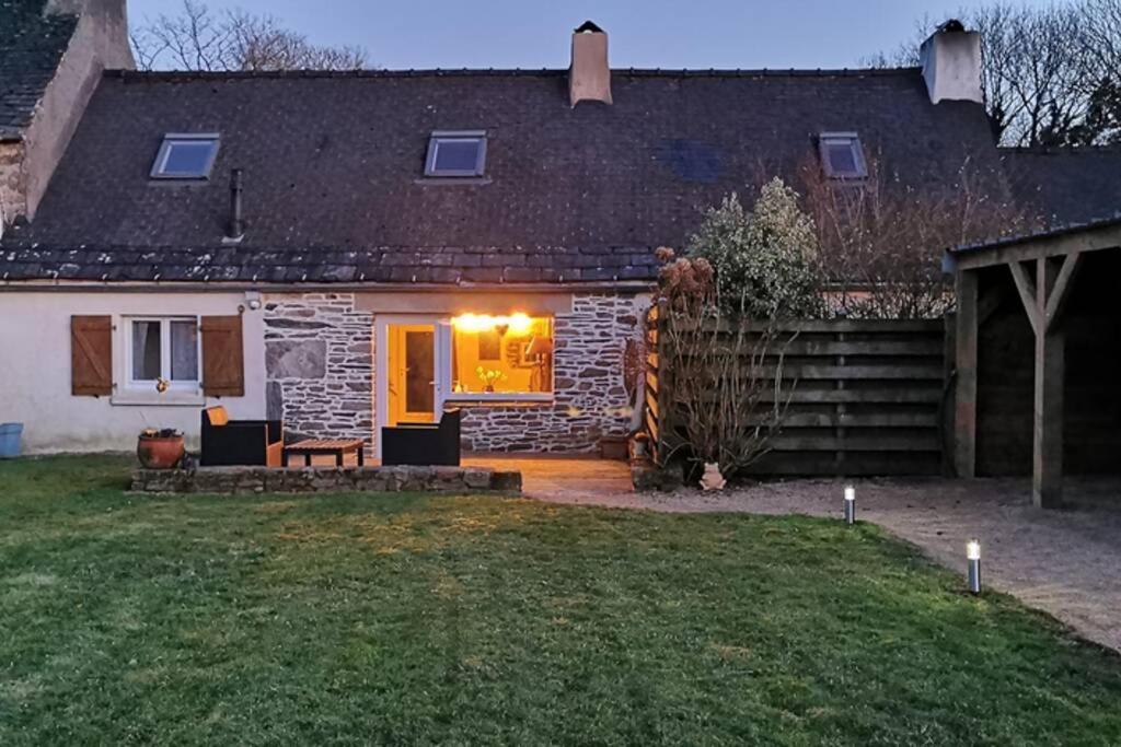 Petite Maison Dans Les Monts D'Arree Ty Coz Commana Exteriör bild