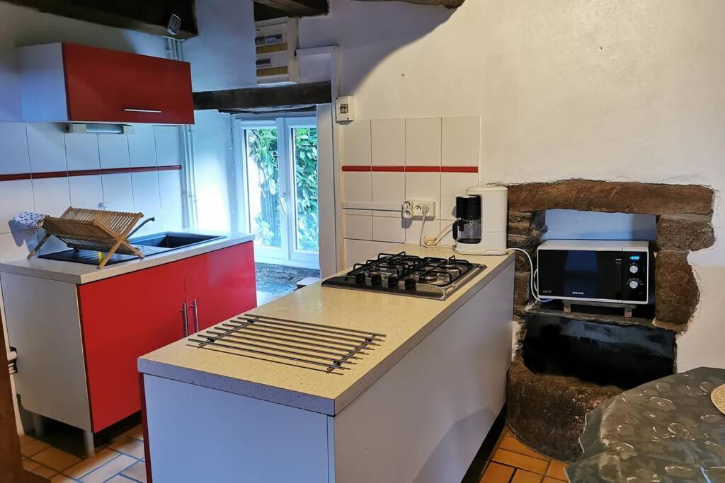 Petite Maison Dans Les Monts D'Arree Ty Coz Commana Exteriör bild