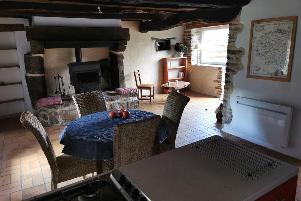 Petite Maison Dans Les Monts D'Arree Ty Coz Commana Exteriör bild